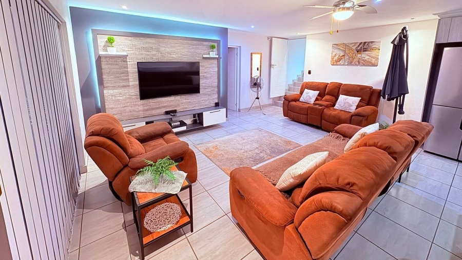 5 Bedroom Property for Sale in Reebok Western Cape